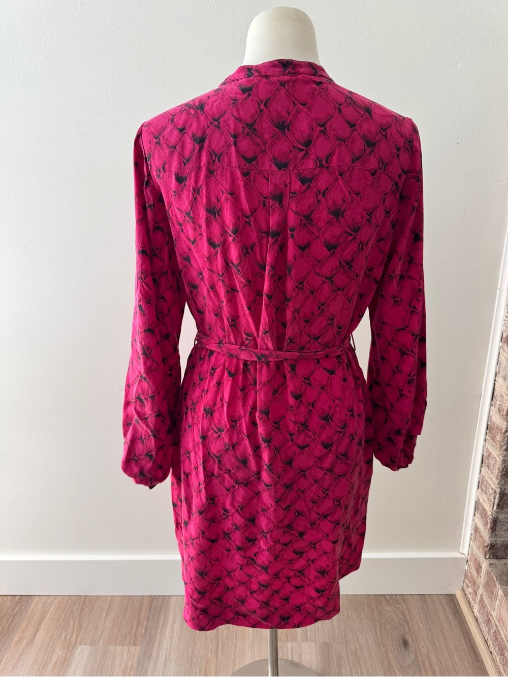 Diane von Furstenberg DVF Silk Dress Size 12 Pink Animal long sleeve Belted Mini - Picture 4 of 8